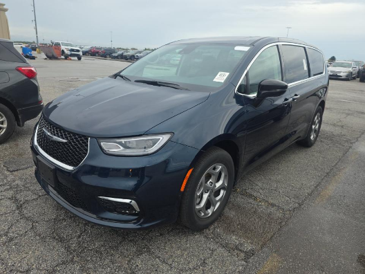 Used 2024 Chrysler Pacifica - photo 2