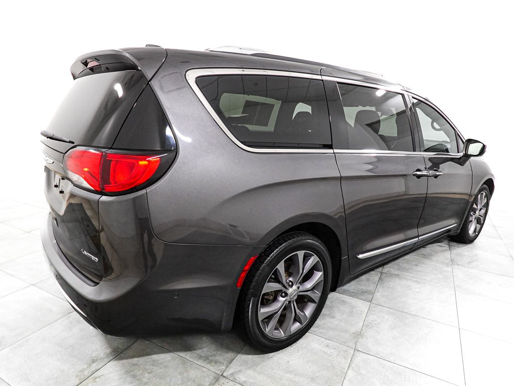 Used 2019 Chrysler Pacifica - photo 9