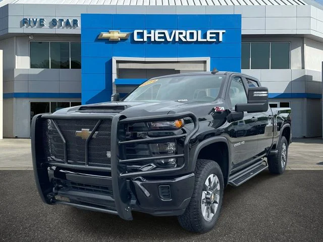 Used 2024 Chevrolet Silverado 2500 - photo 2