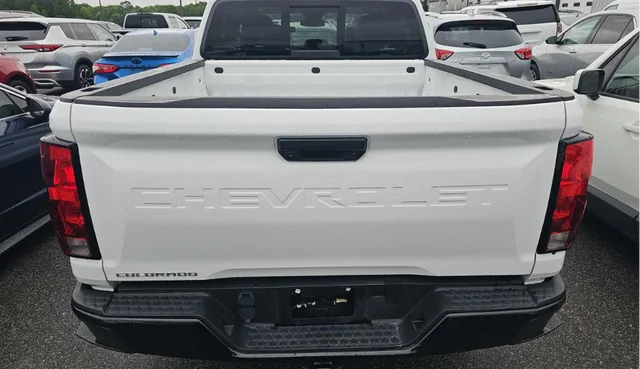 Used 2023 Chevrolet Colorado - photo 2