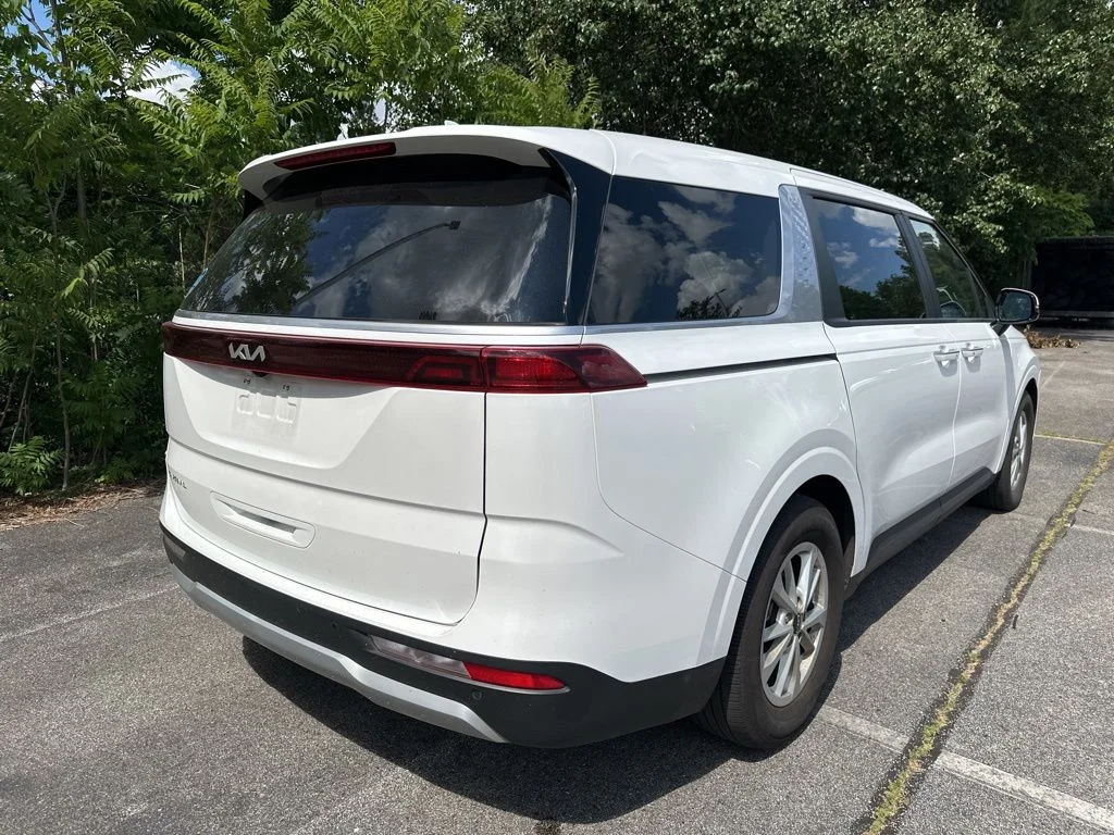 Used 2024 Kia Carnival - photo 2