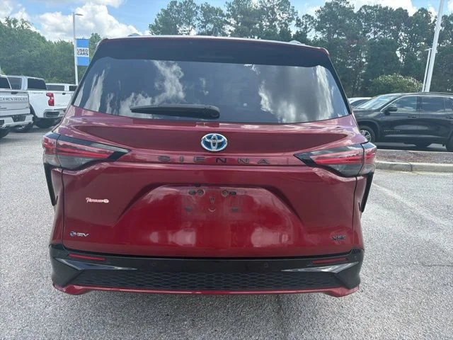 Used 2025 Toyota Sienna - photo 5