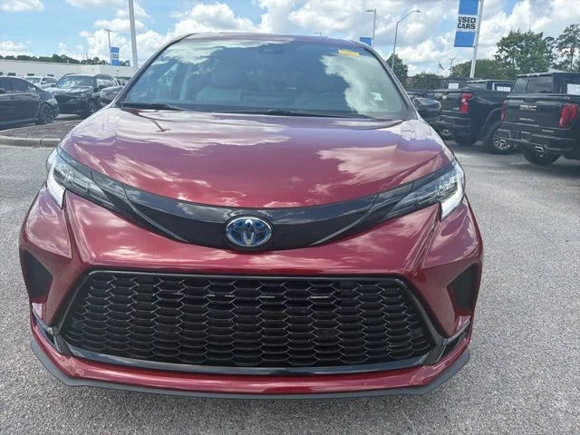 Used 2025 Toyota Sienna - photo 9