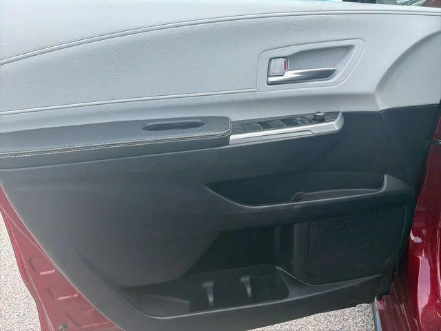 Used 2025 Toyota Sienna - photo 11