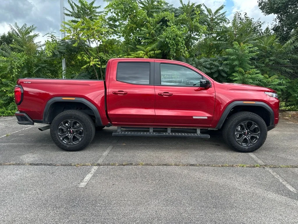 Used 2025 GMC Canyon - photo 1