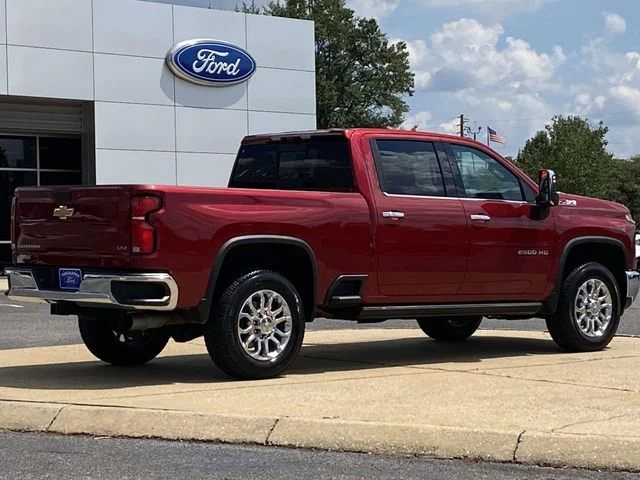 Used 2025 Chevrolet Silverado 2500 - photo 2