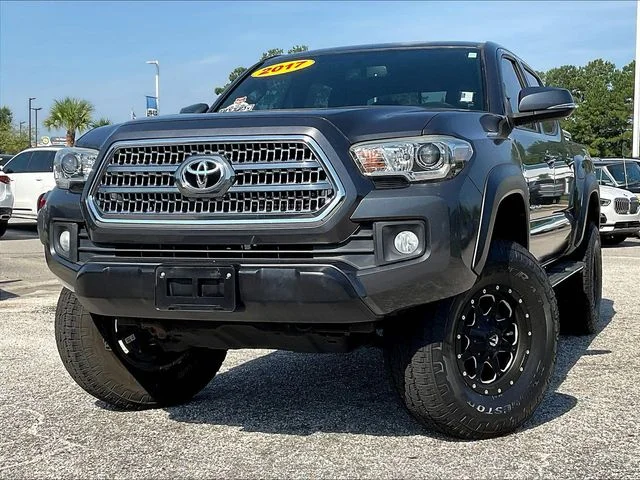 Used 2017 Toyota Tacoma - photo 2