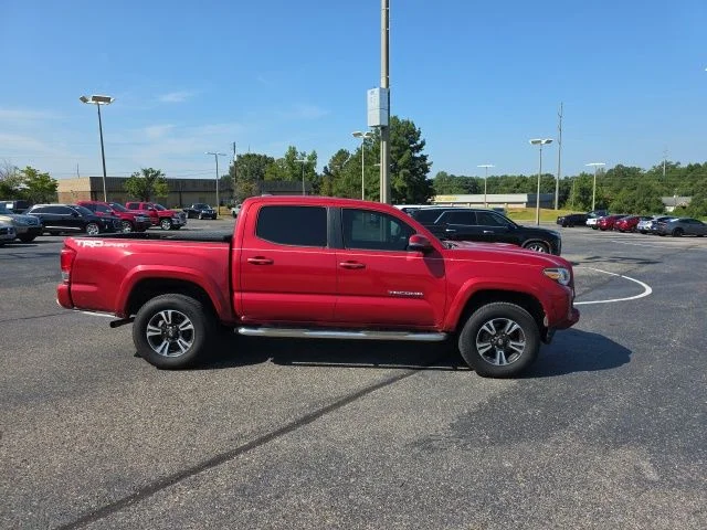 Used 2017 Toyota Tacoma - photo 1