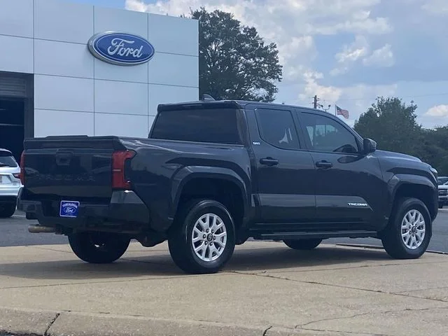 Used 2025 Toyota Tacoma - photo 2
