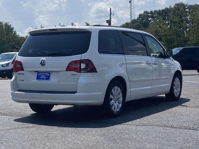 Used 2012 Volkswagen Routan - photo 2
