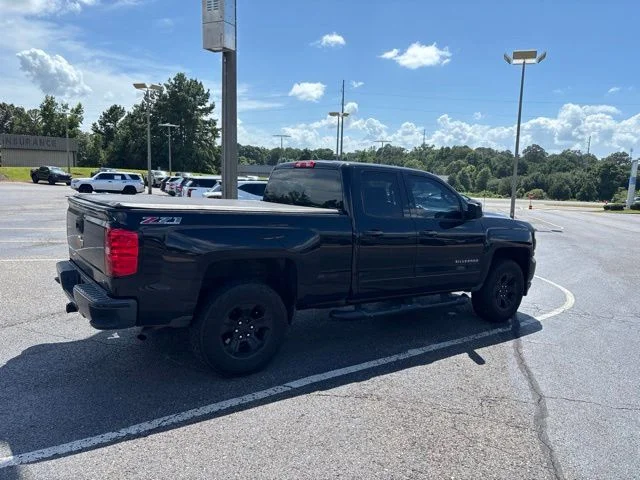 Used 2017 Chevrolet Silverado 1500 - photo 2