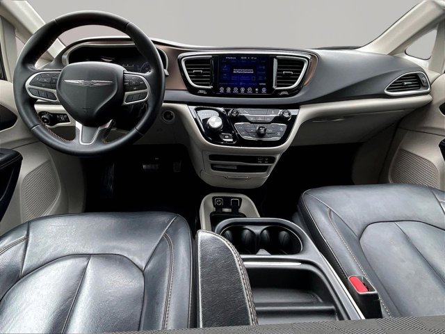 Used 2017 Chrysler Pacifica - photo 9