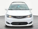 Used 2017 Chrysler Pacifica Minivan thumbnail 2