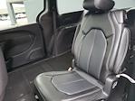 Used 2025 Chrysler Pacifica Select Minivan for sale #23T9769 - photo 10