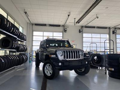 Used 2020 Jeep Gladiator - photo 1