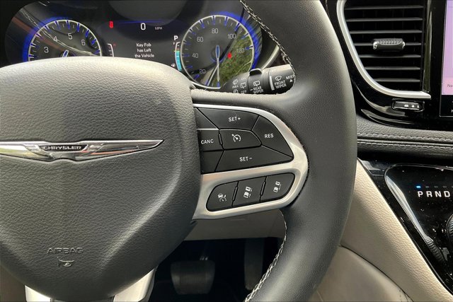 Used 2023 Chrysler Pacifica - photo 27
