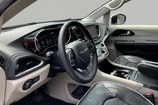 Used 2023 Chrysler Pacifica - photo 32