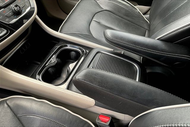 Used 2023 Chrysler Pacifica - photo 33