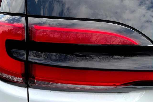 Used 2023 Chrysler Pacifica - photo 8