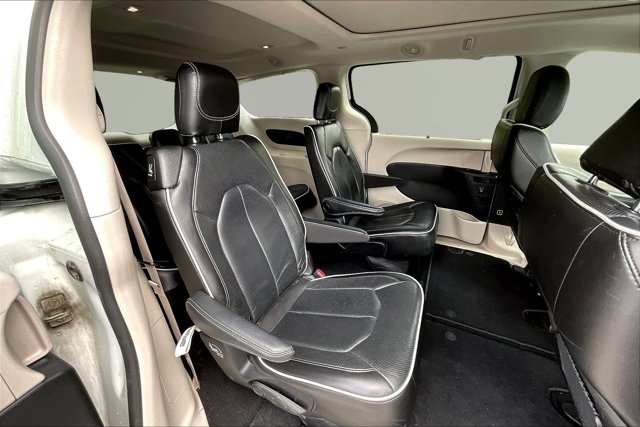 Used 2023 Chrysler Pacifica - photo 10