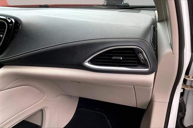 Used 2023 Chrysler Pacifica - photo 12