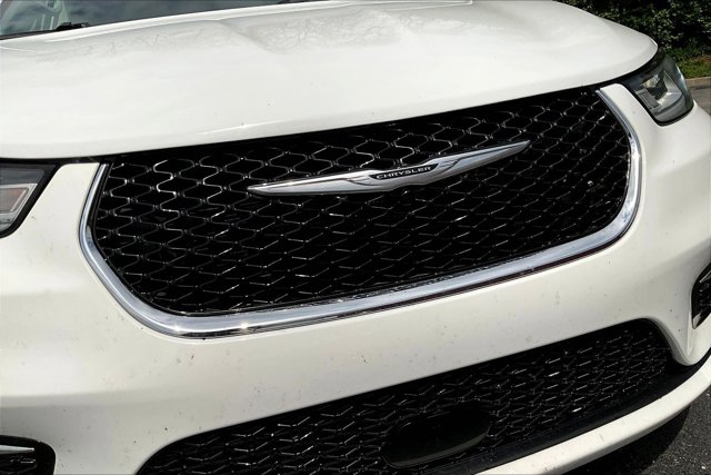 Used 2023 Chrysler Pacifica - photo 17