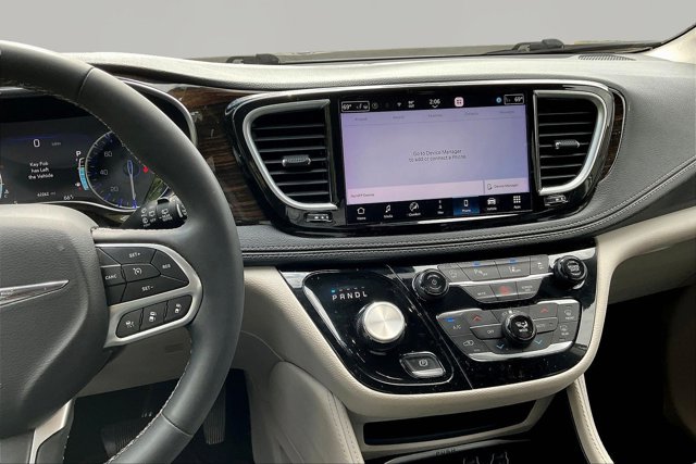 Used 2023 Chrysler Pacifica - photo 24
