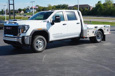 New 2025 GMC Sierra 3500 Pro Crew Cab 4WD Flatbed Truck for sale #2621636 - photo 1