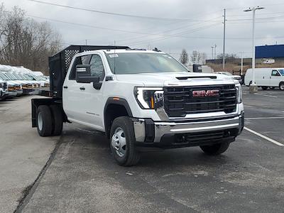 New 2025 GMC Sierra 3500 Crew Cab Flatbed Truck for sale #2621654 - photo 1