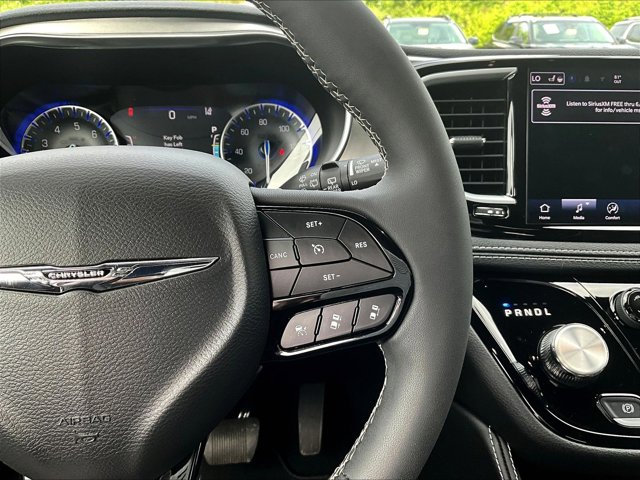 Used 2023 Chrysler Pacifica - photo 11