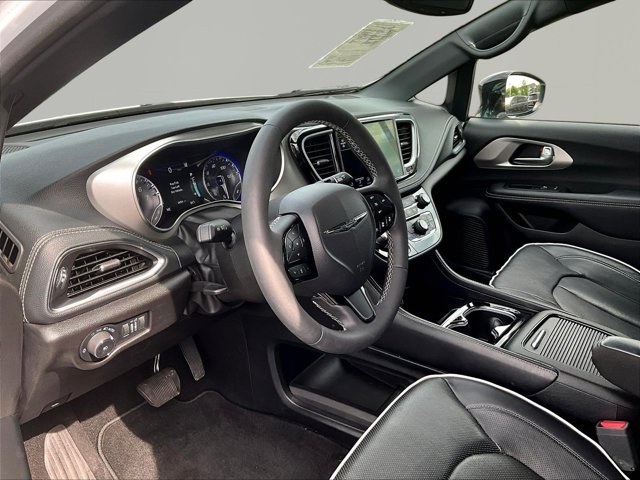 Used 2023 Chrysler Pacifica - photo 16