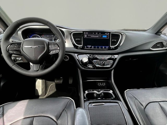 Used 2023 Chrysler Pacifica - photo 6