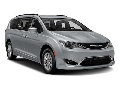 Used 2017 Chrysler Pacifica - photo 1