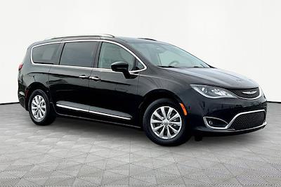 Used 2018 Chrysler Pacifica - photo 1