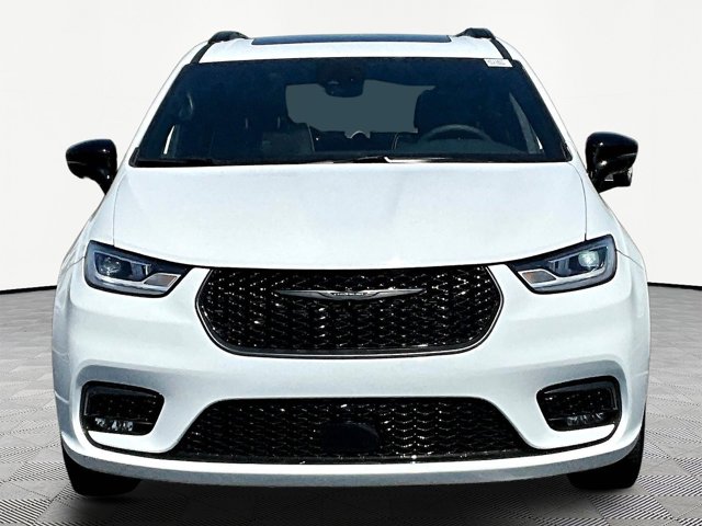 Used 2026 Chrysler Pacifica - photo 1