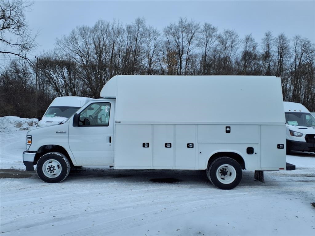 New 2026 Ford E-450 - photo 5