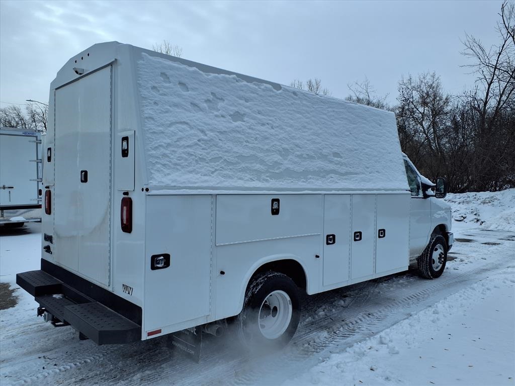 New 2026 Ford E-450 - photo 6