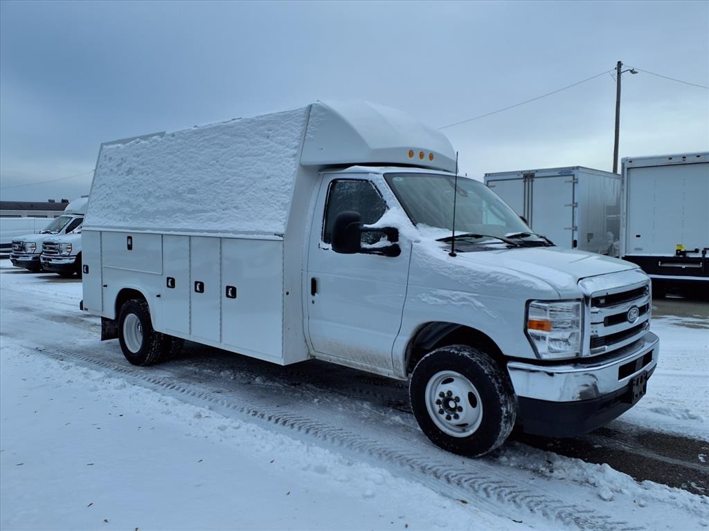 New 2026 Ford E-450 - photo 7
