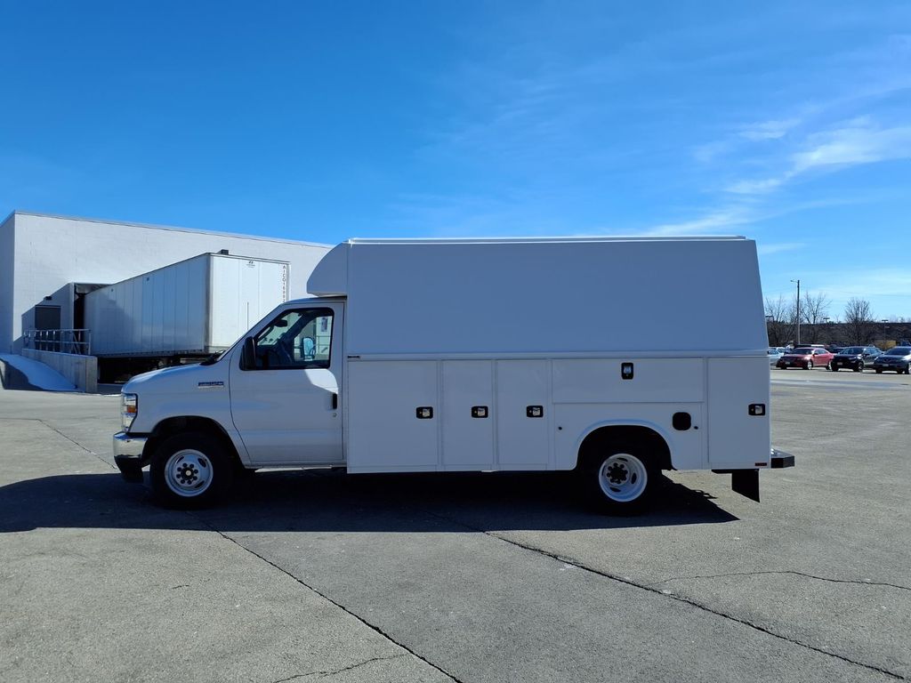 New 2026 Ford E-350 - photo 5