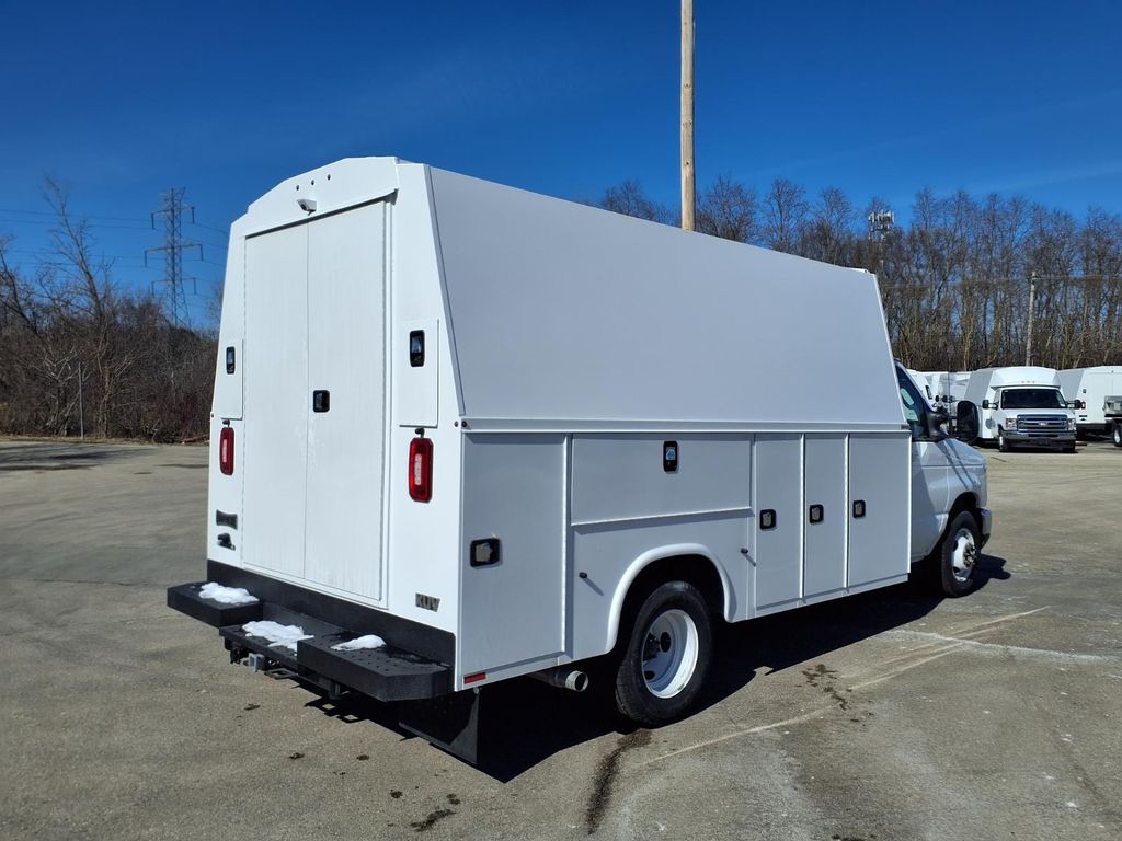 New 2026 Ford E-350 - photo 6