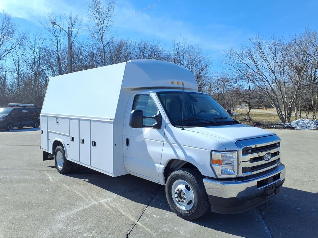 New 2026 Ford E-350 - photo 7