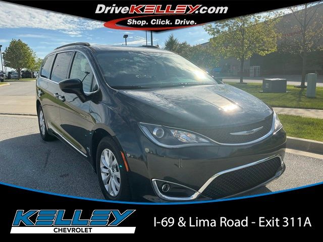 Used 2017 Chrysler Pacifica - photo 1