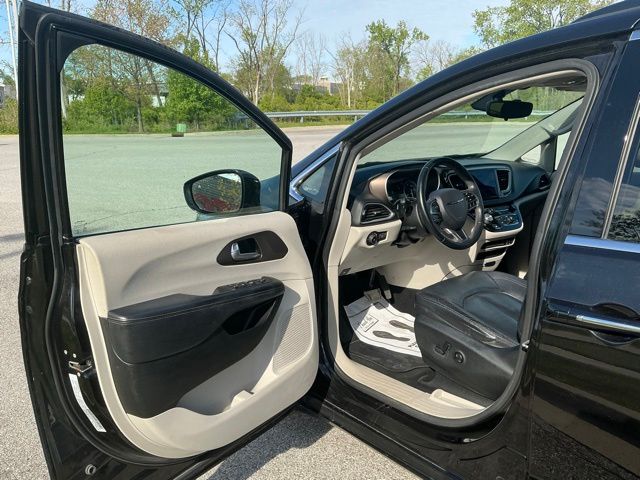 Used 2017 Chrysler Pacifica - photo 18