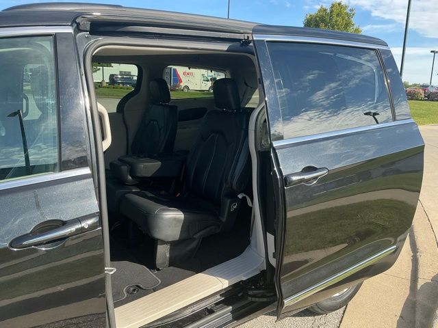 Used 2017 Chrysler Pacifica - photo 19