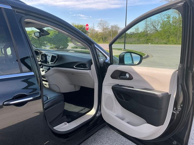 Used 2017 Chrysler Pacifica - photo 20