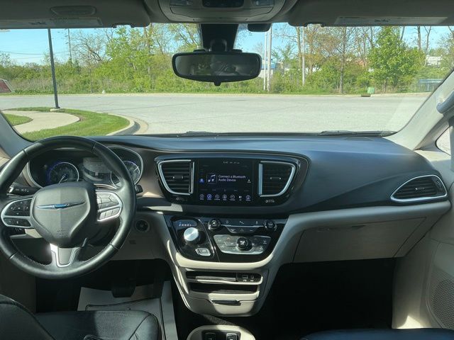 Used 2017 Chrysler Pacifica - photo 24