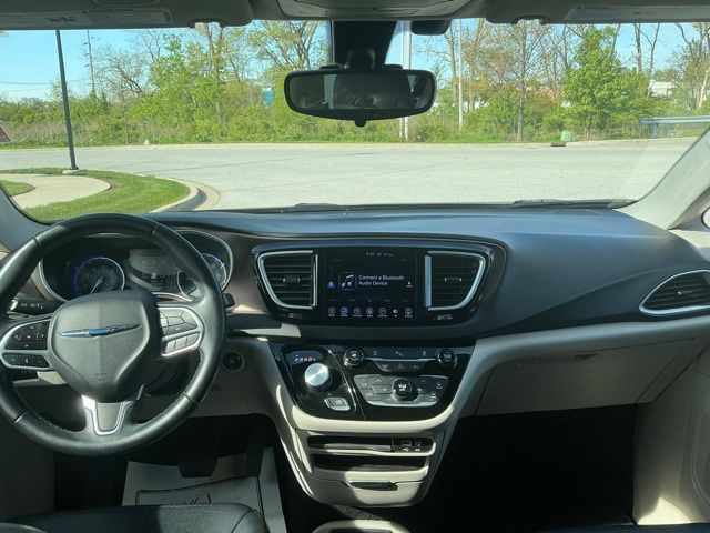 Used 2017 Chrysler Pacifica - photo 25