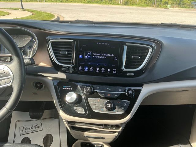 Used 2017 Chrysler Pacifica - photo 30