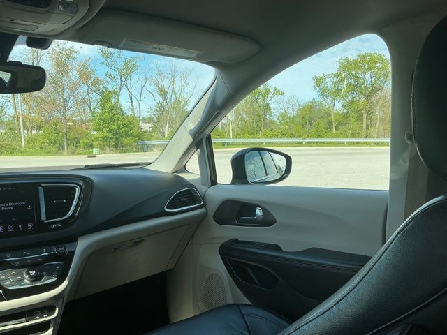 Used 2017 Chrysler Pacifica - photo 32