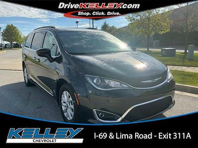 Used 2017 Chrysler Pacifica - photo 1